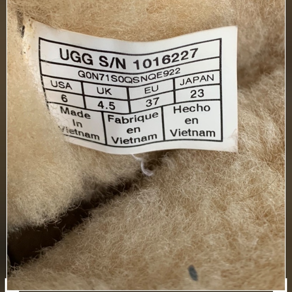Ugg Bailey Button Boots Size 6 - Picture 7 of 15